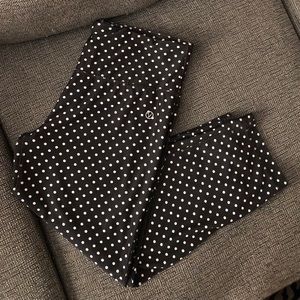 VoGo Athletica Capris black w/white polka dots Lg